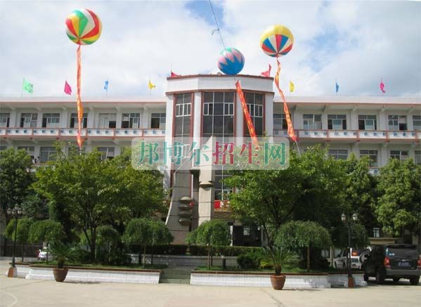 畢節(jié)地區(qū)財貿(mào)學校2016年報名條件、招生對象