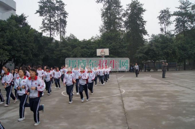 四川省瀘縣建筑職業(yè)中專(zhuān)學(xué)校2016年報(bào)名條件、招生對(duì)象