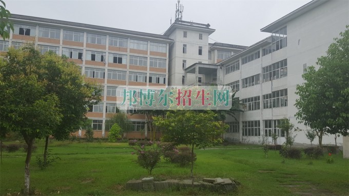 成都信息技術(shù)學(xué)校報(bào)名條件、招生對象