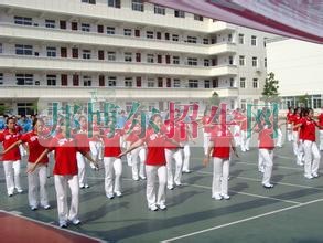中等?？剖侵袑? width=