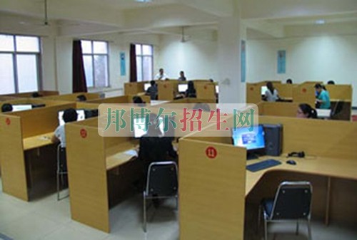 初中畢業(yè)可以學計算機應(yīng)用技術(shù)嗎