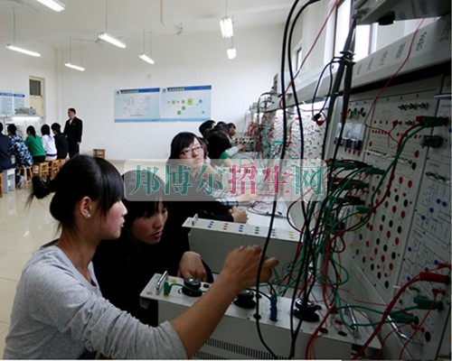 有計算機應(yīng)用技術(shù)學校嗎