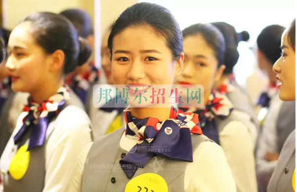 成都航空旅游職業(yè)學(xué)校開(kāi)啟新學(xué)期首場(chǎng)招聘，場(chǎng)面火爆美女如云