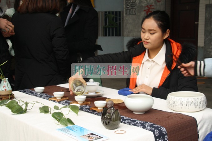 天府新區(qū)成人中等專業(yè)學(xué)校“美好新區(qū)，千年廣都”