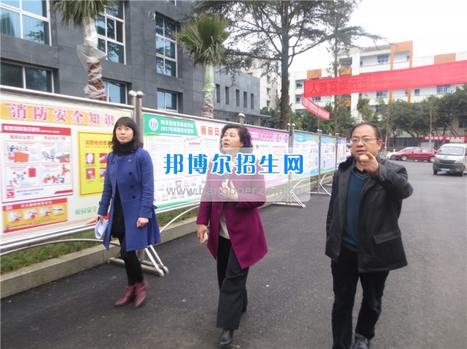 南充師范學(xué)?；ㄩ_(kāi)滿堂盛世春——南充師范歡慶“三八”節(jié)