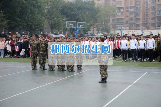 資陽師范學校隆重舉行新生軍訓(xùn)匯報表演 展示17級資師學子風采