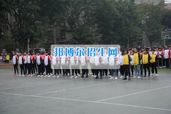 資陽師范學校隆重舉行新生軍訓(xùn)匯報表演 展示17級資師學子風采