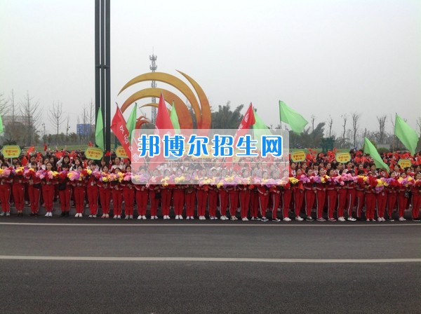 四川省宜賓市南溪區(qū)職業(yè)高級中學(xué)校學(xué)前教育齊拉練，共踏春風(fēng)迎春景