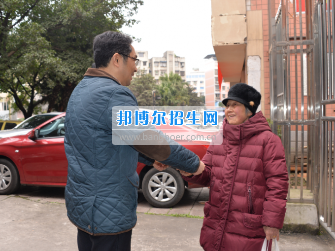 川南幼兒師范高等專科學校領(lǐng)導帶隊慰問生活困難教職工、老黨員和老干部