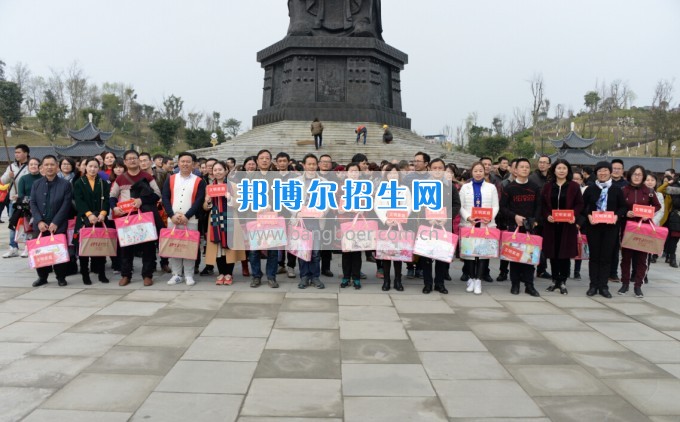 川南幼兒師范高等?？茖W(xué)校舉行慶祝國際勞動?jì)D女節(jié)活動