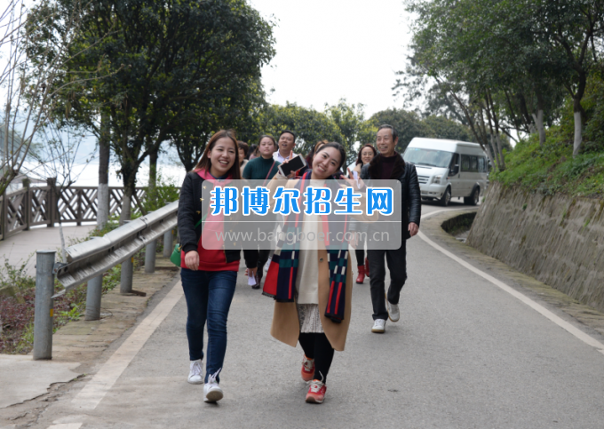 川南幼兒師范高等專科學(xué)校舉行慶祝國際勞動?jì)D女節(jié)活動