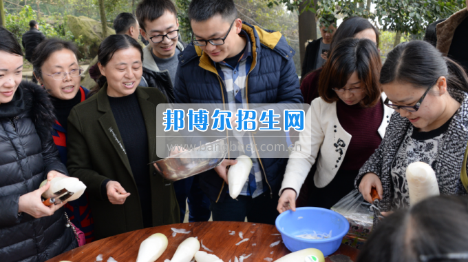 川南幼兒師范高等?？茖W(xué)校舉行慶祝國際勞動?jì)D女節(jié)活動