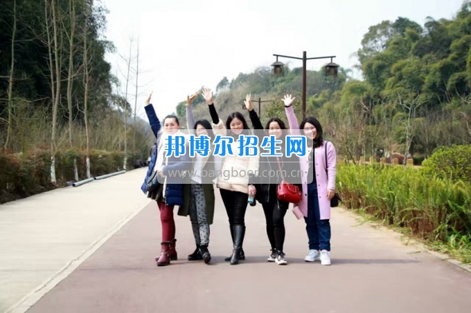 四川省樂山市第一職業(yè)高級中學(xué)春風(fēng)十里，不如你