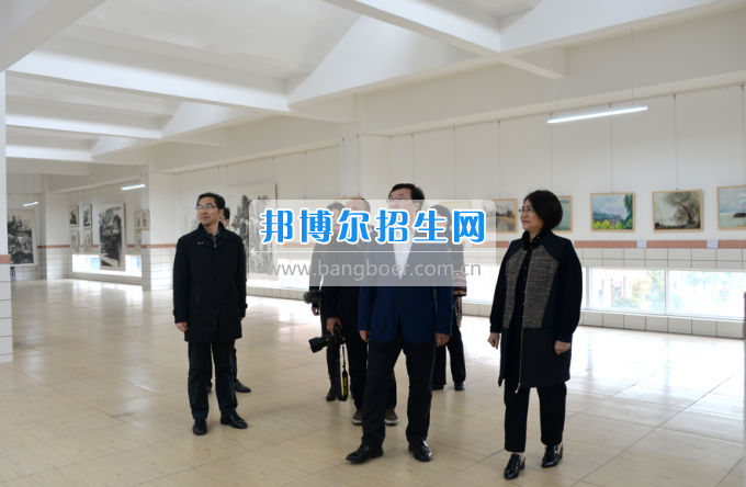 川南幼兒師范高等?？茖W(xué)校作“互聯(lián)網(wǎng)+教育”專題報(bào)告