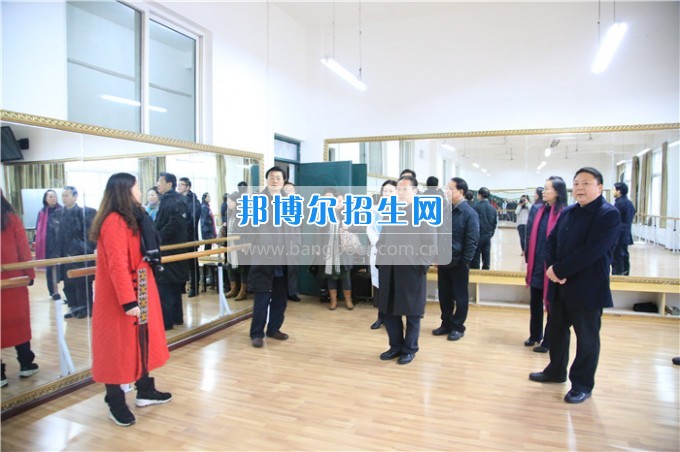 四川音樂學(xué)院黨委書記、院長林戈爾教授一行到川北幼兒師范高等?？茖W(xué)?？疾? width=