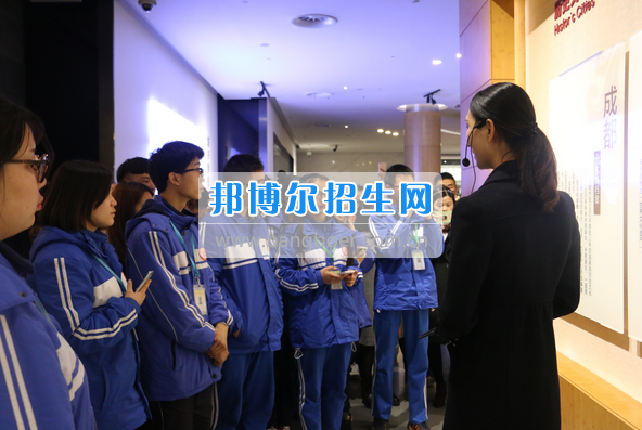 成都市洞子口職業(yè)高級(jí)中學(xué)舉行“成都，因我更美麗”主題開(kāi)學(xué)典禮