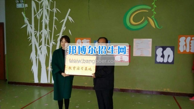 南充師范學(xué)校蔡禮儒校長赴高坪、嘉陵參加實習(xí)就業(yè)基地掛牌并看望實習(xí)生