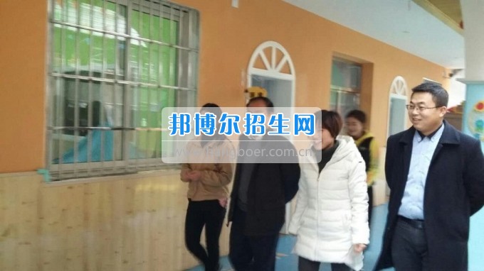南充師范學(xué)校蔡禮儒校長赴高坪、嘉陵參加實習(xí)就業(yè)基地掛牌并看望實習(xí)生