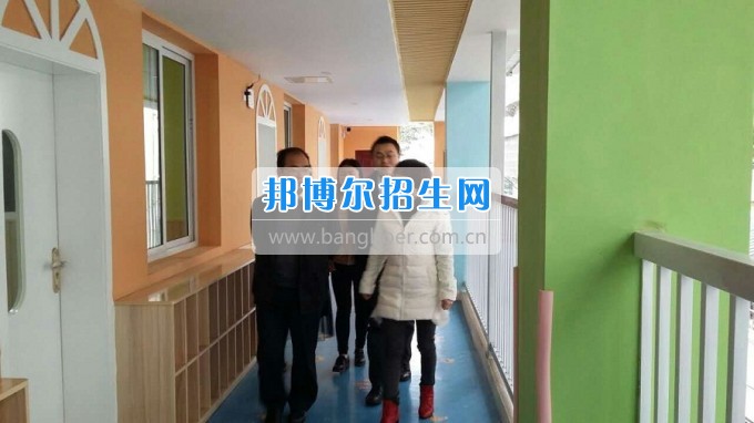 南充師范學(xué)校蔡禮儒校長赴高坪、嘉陵參加實習(xí)就業(yè)基地掛牌并看望實習(xí)生