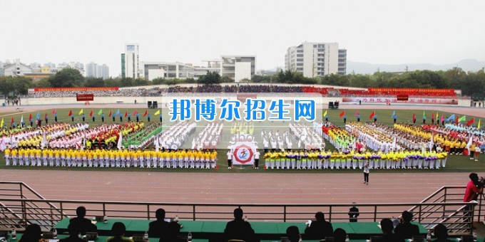 重慶科技學(xué)院2017年春季田徑運(yùn)動會開幕式精彩呈現(xiàn)