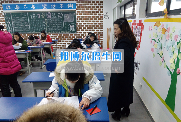 畢節(jié)醫(yī)學(xué)高等?？茖W(xué)校抓考風(fēng)、嚴(yán)考紀(jì)、提質(zhì)量