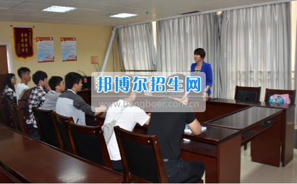 新疆自治區(qū)溫宿縣教育工委到銅仁幼兒師范高等?？茖W(xué)校招聘2017屆畢業(yè)生