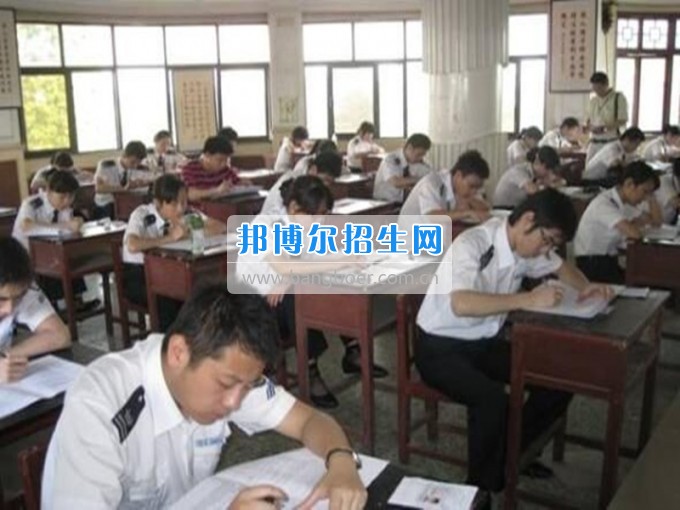 2017年春民航業(yè)特有工種職業(yè)技能鑒定在綿陽(yáng)航空職業(yè)學(xué)校舉行。