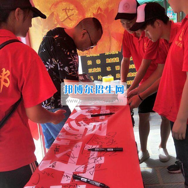 貴州大學科技學院暑期社會實踐服務團好花紅分隊深入九門村、金田村、好花紅村開展禁毒防艾宣傳
