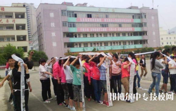 貴州省機電學校的環(huán)境優(yōu)美，神清氣爽