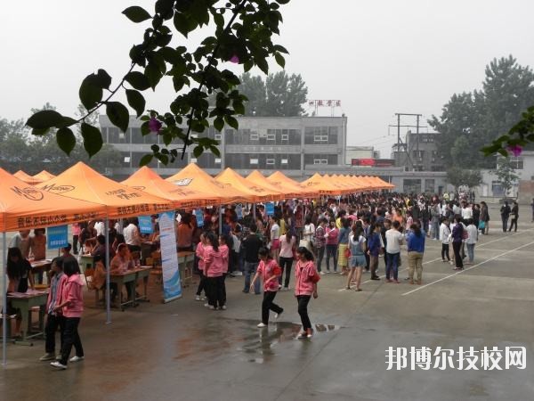 四川人民醫(yī)院護士學(xué)校2019年報名條件、招生對象