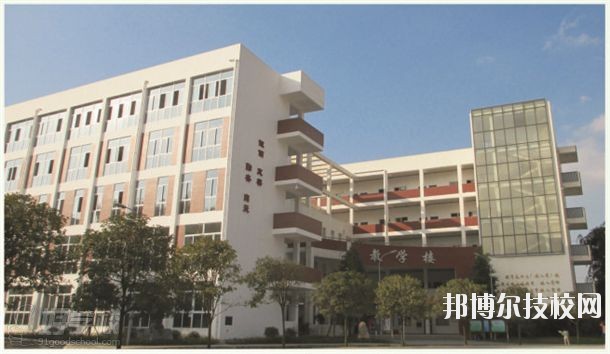 四川經(jīng)濟(jì)貿(mào)易學(xué)校2018年報(bào)名條件、招生對(duì)象