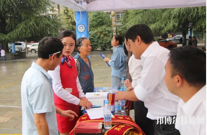 六枝特區(qū)職業(yè)技術(shù)學(xué)校2020年報名條件、招生要求、招生對象