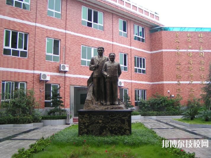 重慶渝中職業(yè)教育中心2020年報(bào)名條件、招生要求、招生對(duì)象