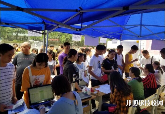 銅仁中等職業(yè)學(xué)校2020年報名條件、招生要求、招生對象