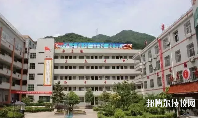 鎮(zhèn)巴縣職業(yè)教育中心2020年報名條件、招生要求、招生對象 