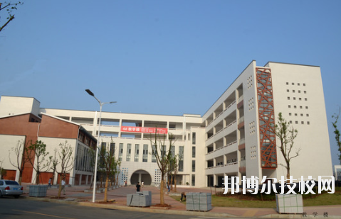 井岡山應(yīng)用科技學(xué)校2020年招生辦聯(lián)系電話(huà)