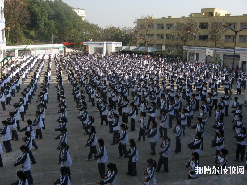 上學(xué)難的問(wèn)題雖然一直在解決，但還是會(huì)有部分家庭要面臨這個(gè)問(wèn)題。因此，學(xué)費(fèi)是學(xué)生和家長(zhǎng)在填報(bào)志愿的時(shí)候必定會(huì)考慮的重要因素之一，關(guān)乎一個(gè)家庭的經(jīng)濟(jì)承受能力。下面是小編今天整理的關(guān)于浙江醫(yī)藥技術(shù)學(xué)校的收費(fèi)標(biāo)準(zhǔn)的相關(guān)信息，希望大家報(bào)考自己滿意的學(xué)校。  浙江醫(yī)藥技術(shù)學(xué)校2020年學(xué)費(fèi)、收費(fèi)標(biāo)準(zhǔn) 學(xué) 費(fèi)(免學(xué)費(fèi)前)：三年制中專專業(yè)3000元/學(xué)期。  浙江醫(yī)藥技術(shù)學(xué)校拓展閱讀 1.普通高中學(xué)校學(xué)生資助政策  (1)免學(xué)費(fèi)  對(duì)享受最低生活保障待遇家庭的子女、依法由社會(huì)福利機(jī)構(gòu)監(jiān)護(hù)的未成年人、革命烈士子女、列入農(nóng)村五保供養(yǎng)范圍的未成年人以及殘疾學(xué)生，免除在校期間學(xué)費(fèi)和代管費(fèi)。  (2)國(guó)家助學(xué)金  對(duì)具有正式注冊(cè)學(xué)籍的普通高中在校生中的家庭經(jīng)濟(jì)困難學(xué)生發(fā)放國(guó)家助學(xué)金，平均資助標(biāo)準(zhǔn)為每生每年2000元。  2.中等職業(yè)學(xué)校學(xué)生資助政策  (1)免學(xué)費(fèi)  對(duì)公辦中等職業(yè)學(xué)校全日制正式學(xué)籍一、二、三年級(jí)所有在校學(xué)生免除學(xué)費(fèi)(非民族地區(qū)非戲曲類相關(guān)表演專業(yè)學(xué)生除外);對(duì)民辦中職學(xué)校學(xué)生按當(dāng)?shù)赝愋屯瑢I(yè)公辦中職學(xué)校學(xué)費(fèi)標(biāo)準(zhǔn)給予免除。  (2)國(guó)家助學(xué)金  對(duì)全日制正式學(xué)籍的一、二年級(jí)在校涉農(nóng)專業(yè)學(xué)生和非涉農(nóng)專業(yè)家庭經(jīng)濟(jì)困難學(xué)生發(fā)放國(guó)家助學(xué)金，資助標(biāo)準(zhǔn)為每生每年2000元。  小編關(guān)于浙江醫(yī)藥技術(shù)學(xué)校的學(xué)費(fèi)情況的信息介紹就到這里了。目前國(guó)家大力扶持教育事業(yè)的發(fā)展，尤其是職業(yè)技術(shù)方面的教育，資金扶持給大家解決了不少的后顧之憂。希望大家在如此好的政策環(huán)境下，能抓住機(jī)會(huì)好好發(fā)展自己。