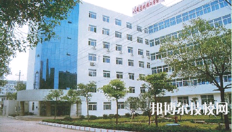 國營八二一廠技工學(xué)校2020年報名條件、招生要求、招生對象