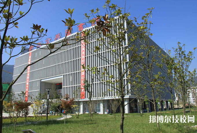 重慶黔江區(qū)民族職業(yè)教育中心2020年報名條件、招生要求、招生對象
