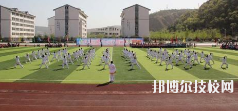 平?jīng)鰴C(jī)電工程學(xué)校2020年學(xué)費(fèi)、收費(fèi)多少