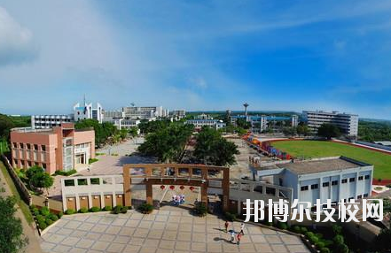 重慶青山工業(yè)技工學校2020年報名條件、招生要求、招生對象