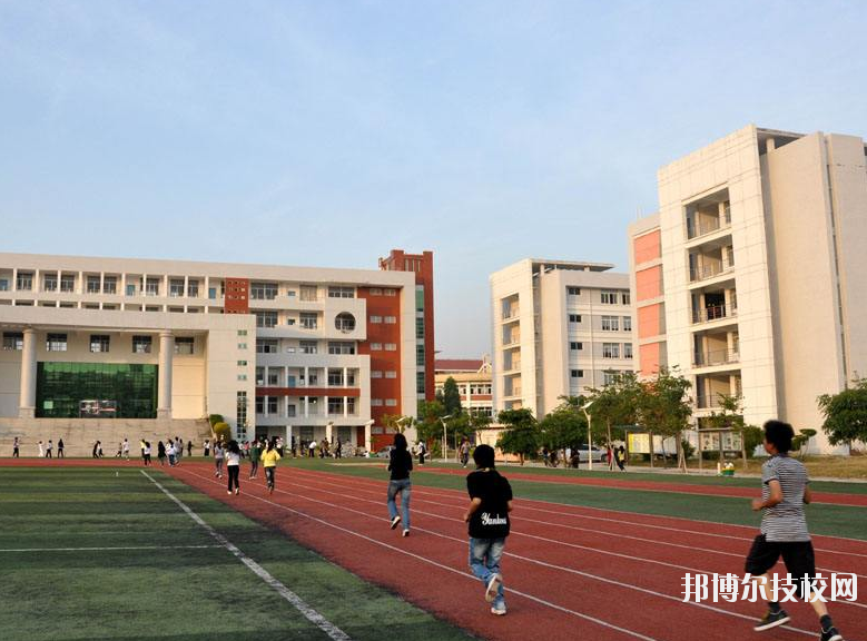 重慶青山工業(yè)技工學校怎么樣、好不好
