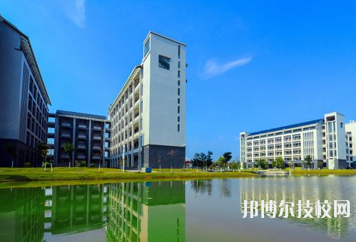 河源衛(wèi)生學(xué)校2020年報(bào)名條件、招生要求、招生對(duì)象