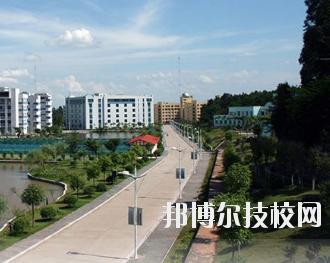 重慶益民技工學(xué)校2020年報名條件、招生要求、招生對象