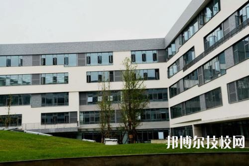 安龍職業(yè)技術(shù)學(xué)校2020年報名條件、招生要求、招生對象