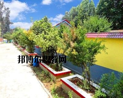 昆明外國(guó)語(yǔ)學(xué)校學(xué)費(fèi)、收費(fèi)多少