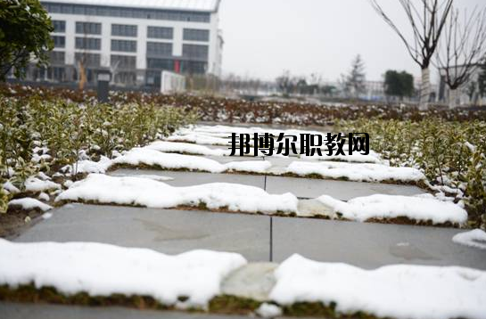 江蘇高港中等專業(yè)學校2020年報名條件、招生要求、招生對象