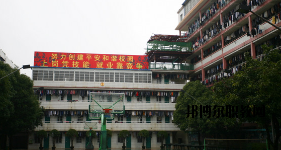 廣西商貿高級技工學校2020年招生辦聯(lián)系電話 