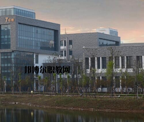 鄭州信息技術(shù)學(xué)校怎么樣、好不好