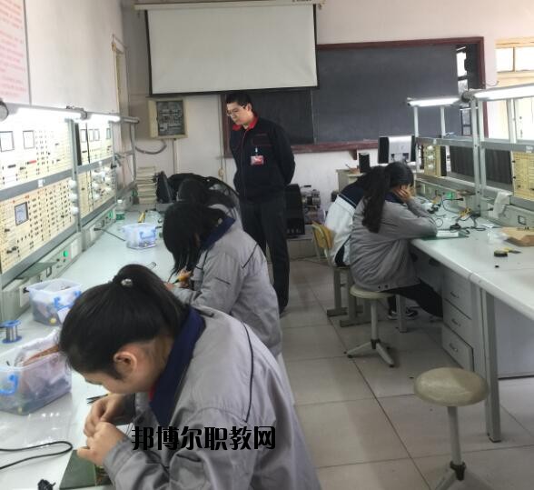 石家莊機(jī)械技工學(xué)校2020年報(bào)名條件、招生要求、招生對象